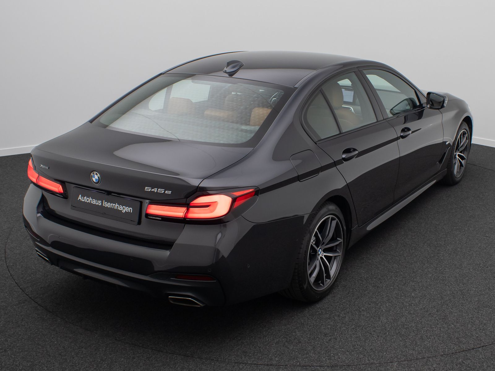 Fahrzeugabbildung BMW 545e xD M Sport 360° HUD H/K DAB AHK Komfort