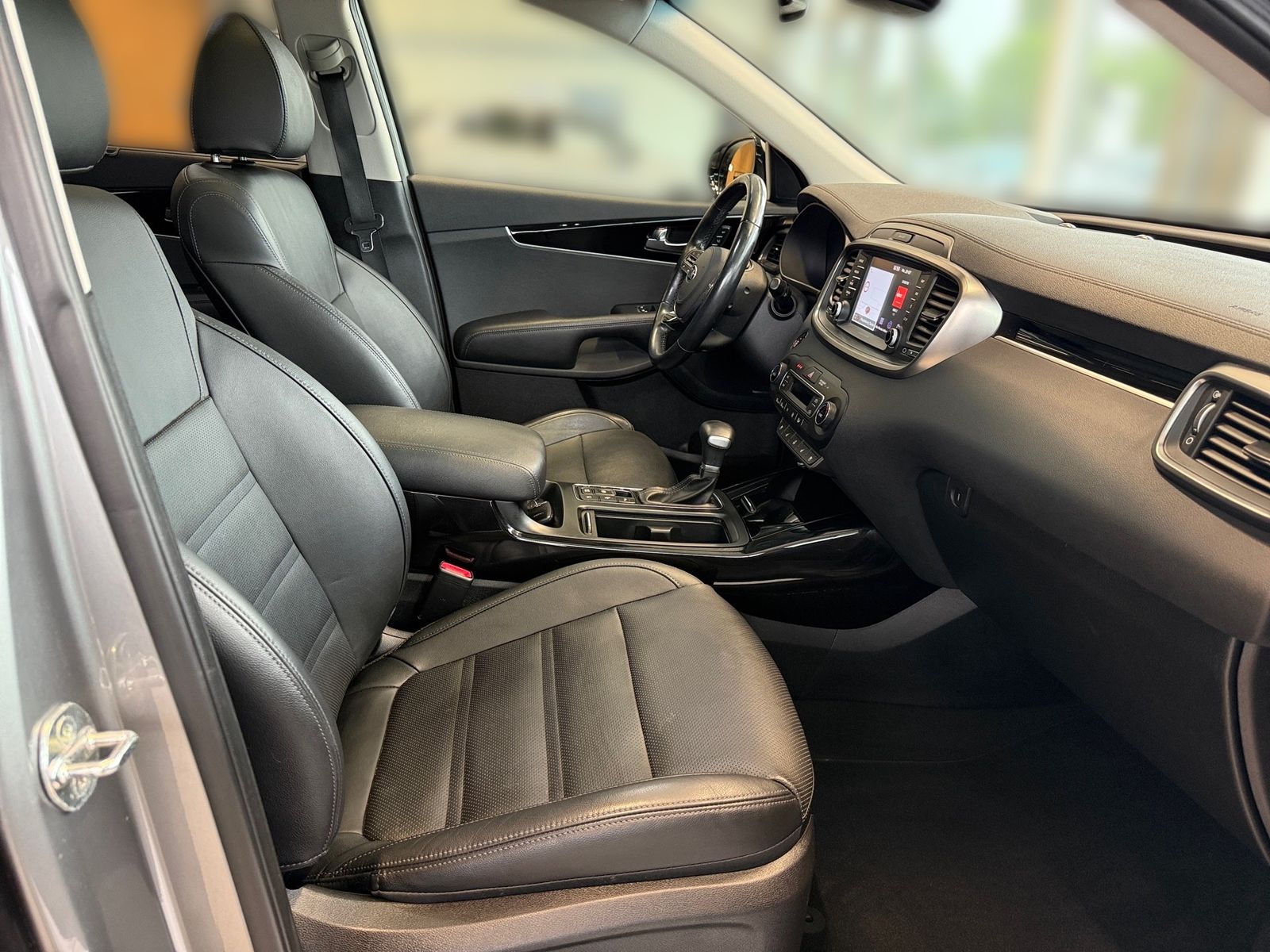 Fahrzeugabbildung Kia SORENTO 2.2D AWD AT8 PLATINUM