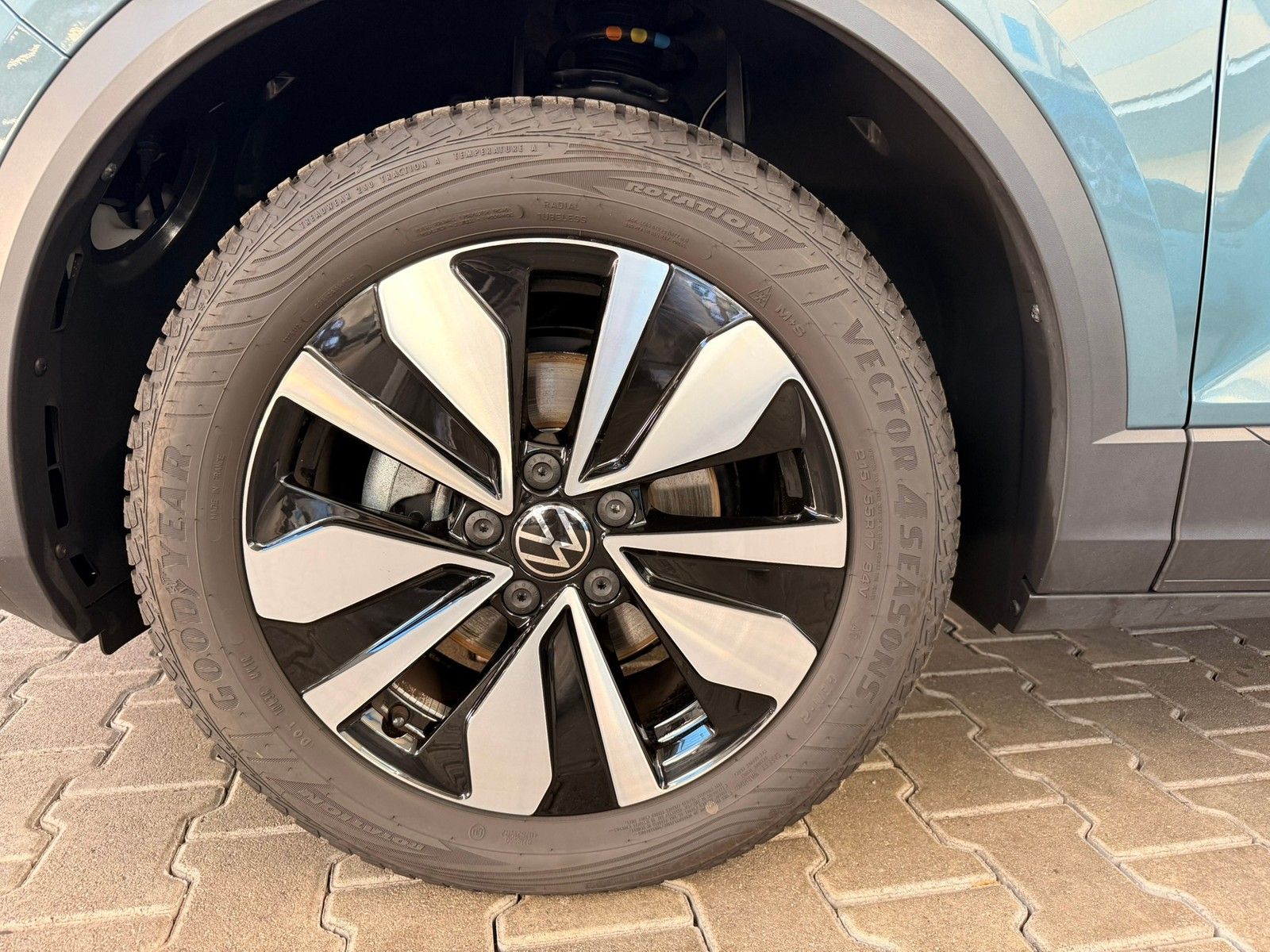 Fahrzeugabbildung Volkswagen T-Roc Goal 1,0 TSI 6-Gang Schaltung +LED +AHK +S