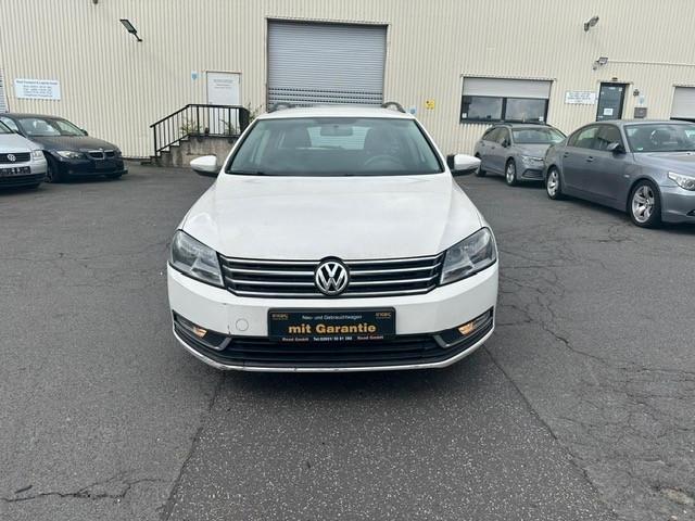 Volkswagen Passat 2011 — rear view