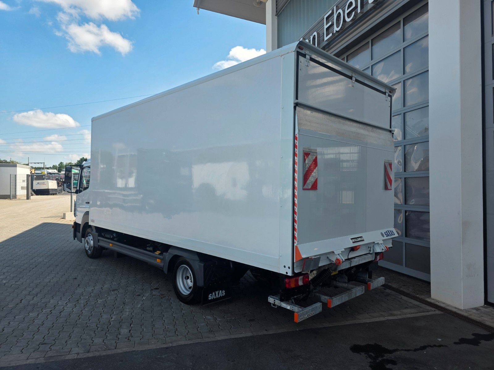 Fahrzeugabbildung Mercedes-Benz Atego 818 L Koffer+LBW Klima 3 Sitze