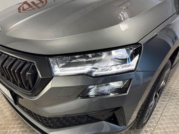 Fahrzeugverkauf 27 Skoda Karoq Sportline 1.5 AHK*Pano*19 Zoll*Matrix