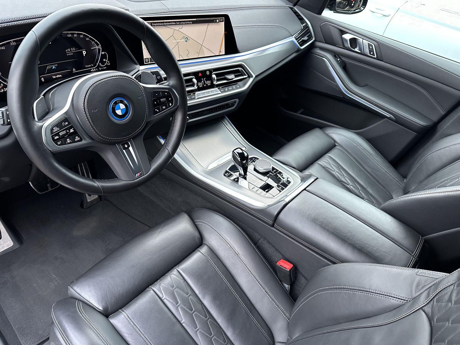 Fahrzeugabbildung BMW X5 xDrive45e M-Sport NAV+LASER+AHK+PANO+HUD+21ZO