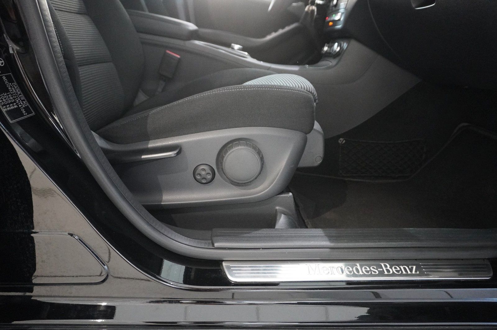 Fahrzeugabbildung Mercedes-Benz B 180 CDI STYLE NAVI/LED/KAMERA/SHZ/TEMP./PDC