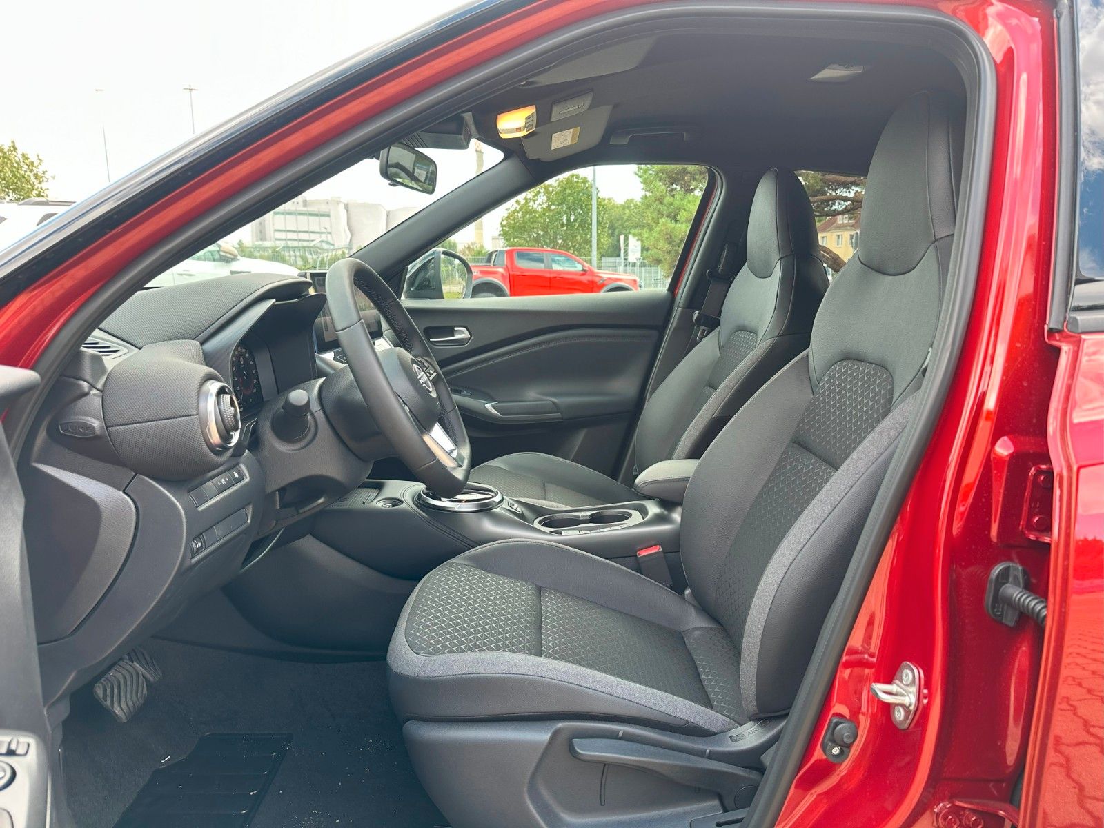Fahrzeugabbildung Nissan Juke 1.6 Hybrid N-CONNECTA