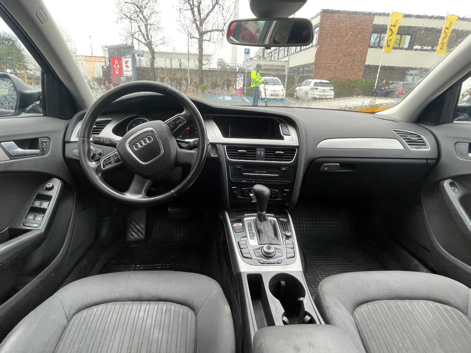 Audi A4 2011 — photo 12