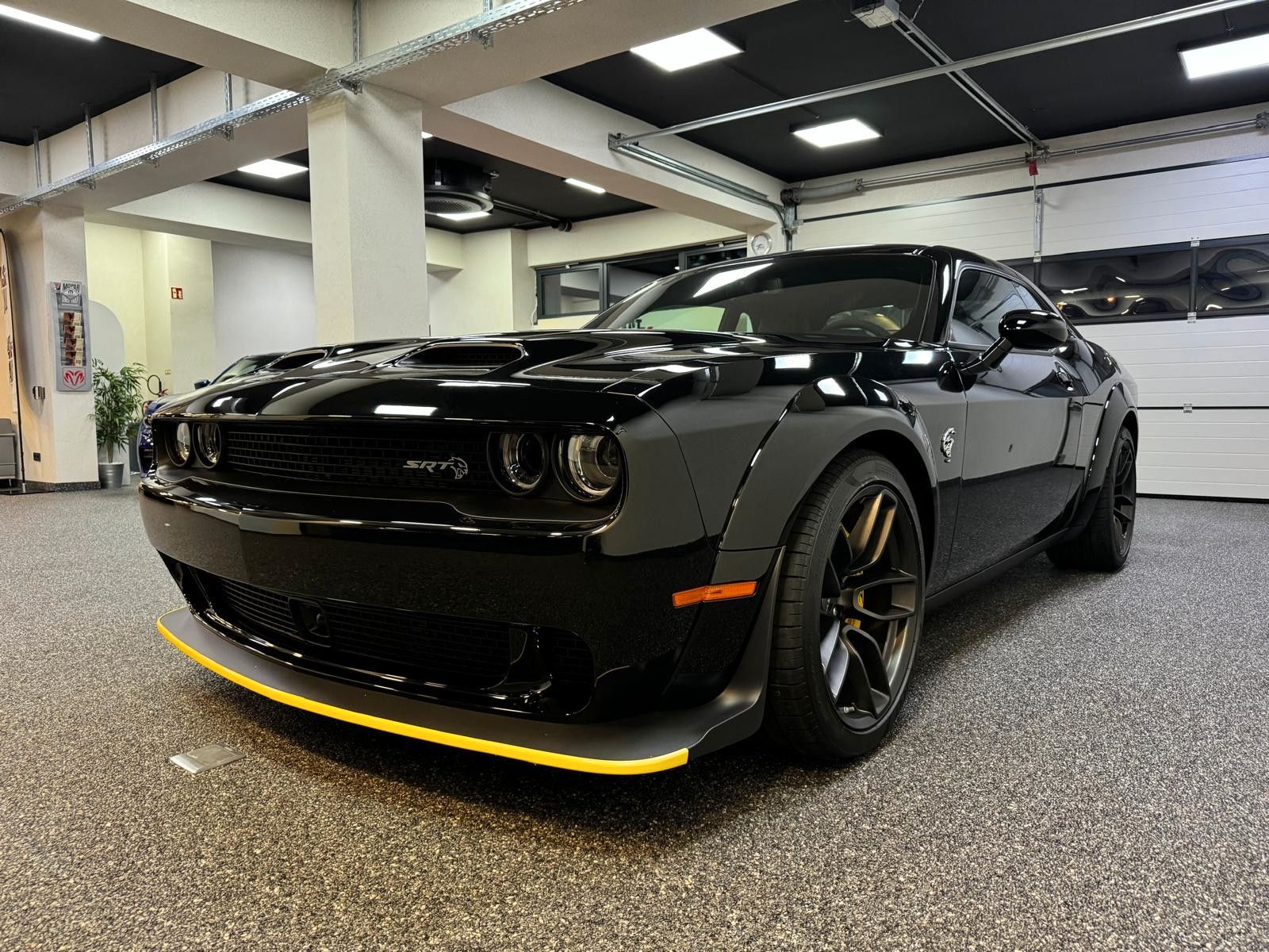 Fahrzeugabbildung Dodge HELLCAT JAILBREAK -LAST CALL-YELLOW CALIPERS