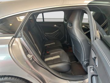Mercedes CLA 220 Shooting Brake - 11