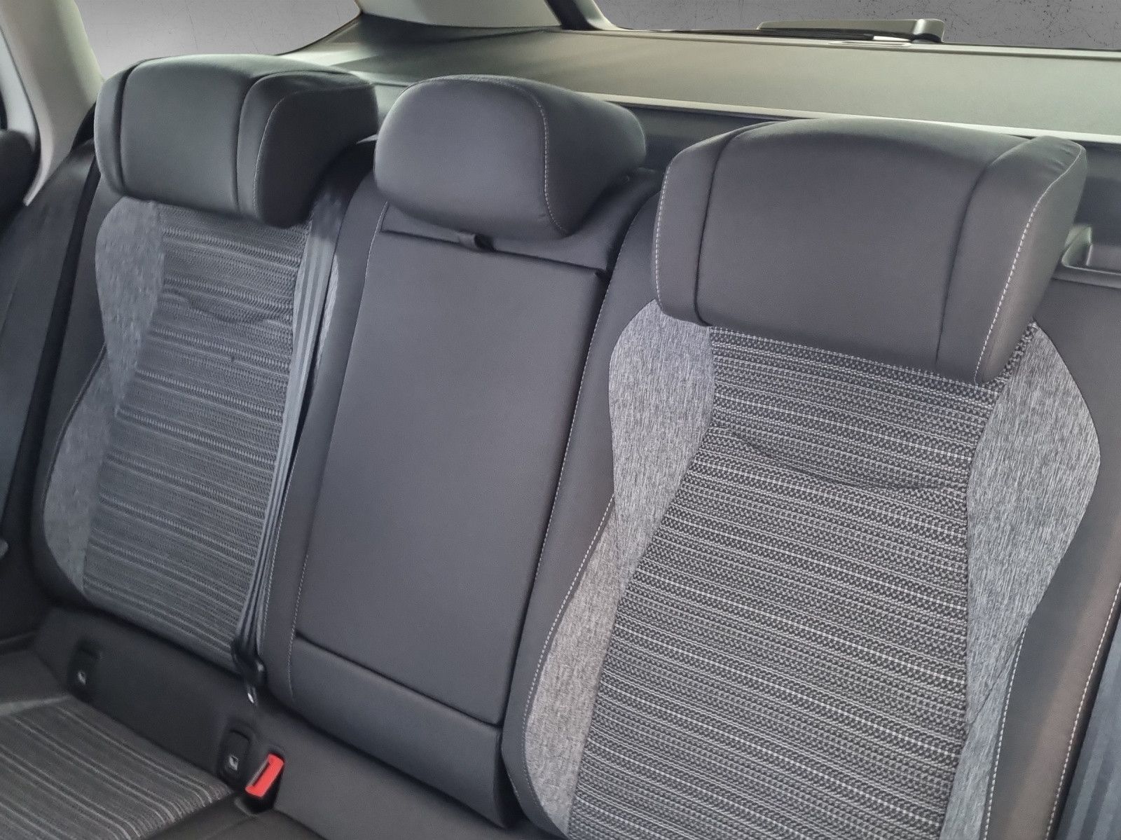 Fahrzeugabbildung SKODA Superb Combi Selection 2.0 TDI 142kW/193PS 4x4