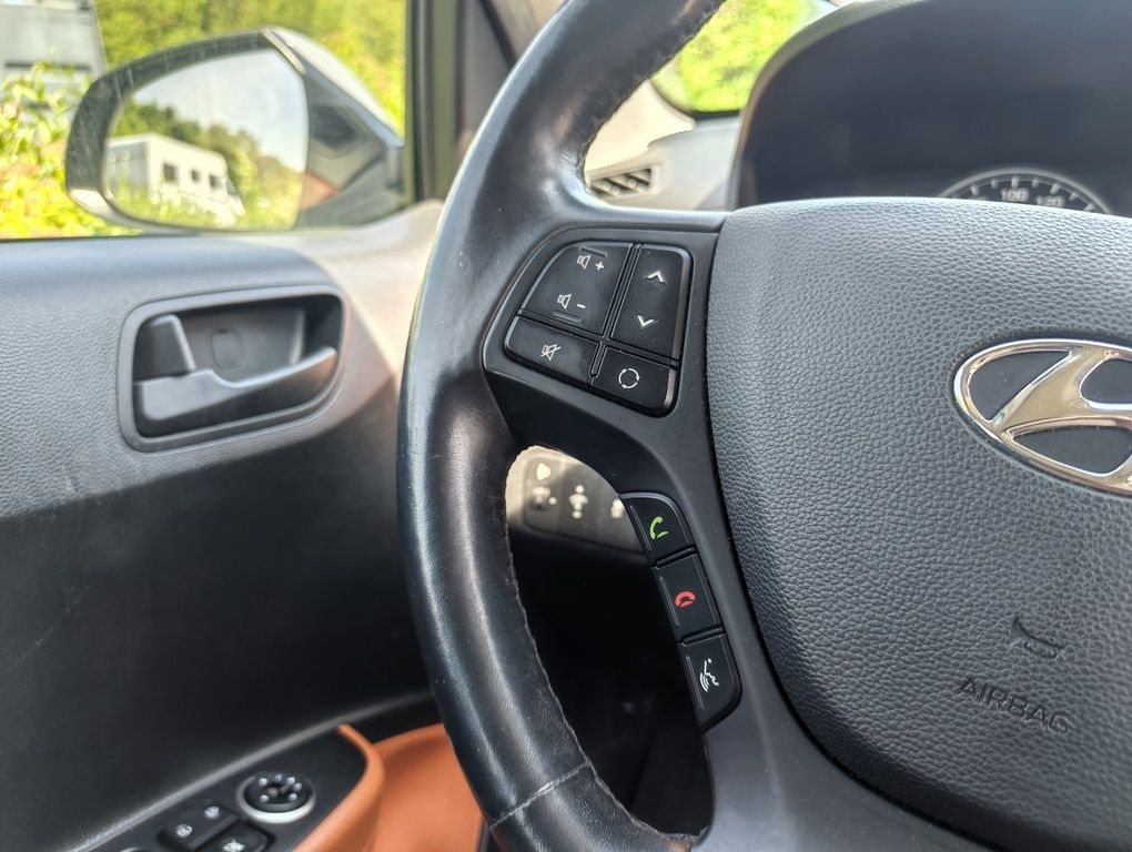 Fahrzeugabbildung Hyundai i10 1.2 FIFA World Cup Edition MOTORSCHADEN