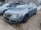 Volkswagen Passat 1.8 TSI Highline  - VW Passat Gebrauchtwagen in Freiburg