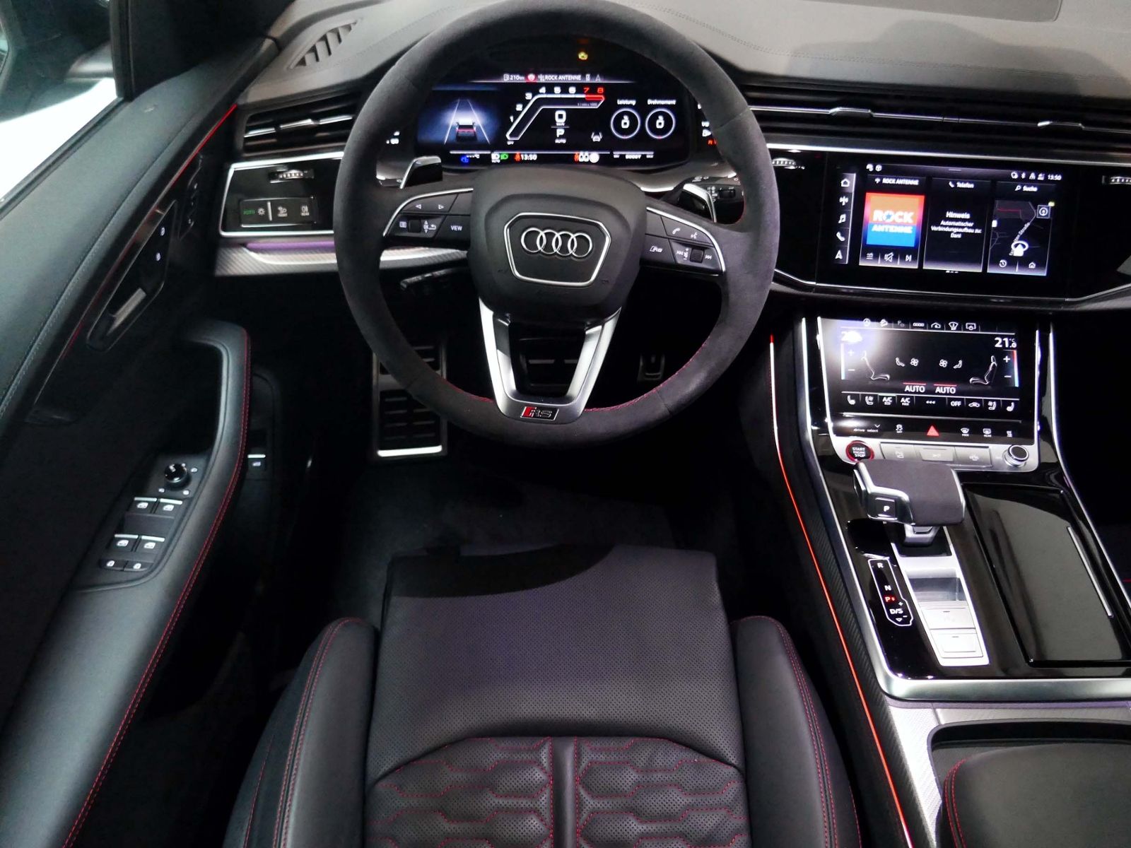 Fahrzeugabbildung Audi RS Q8 quattro 4.0 V8 441 kW | LED RFK AHK Navi