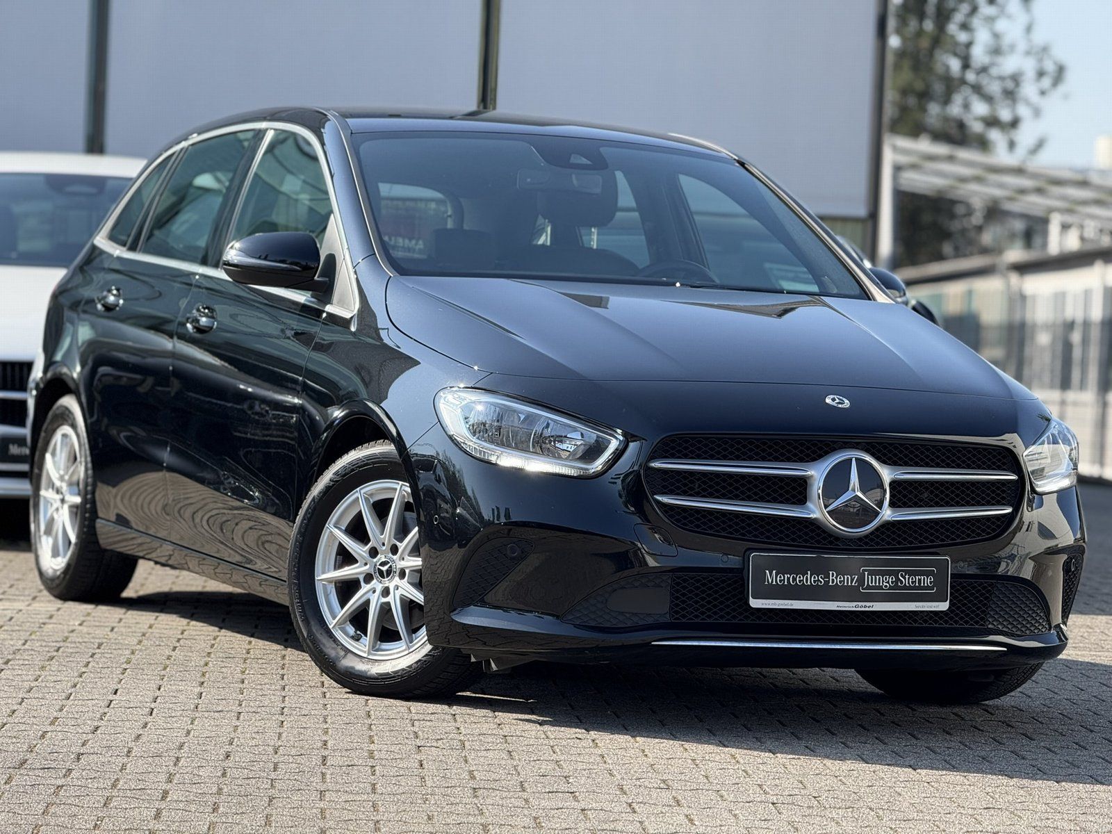 Fahrzeugabbildung Mercedes-Benz B 180 Progressive*AUTOMATIK*NAVI*PDC*SPURHALTE*