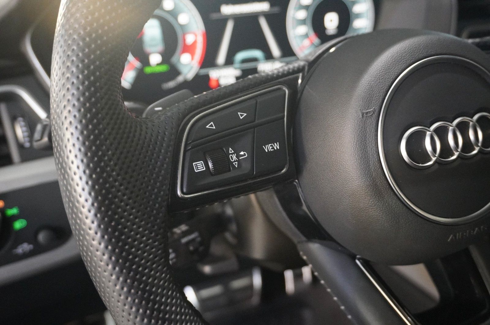 Fahrzeugabbildung Audi A5 Sportback 45 TFSI QUATTRO S-LINE NAVI/MATRIX