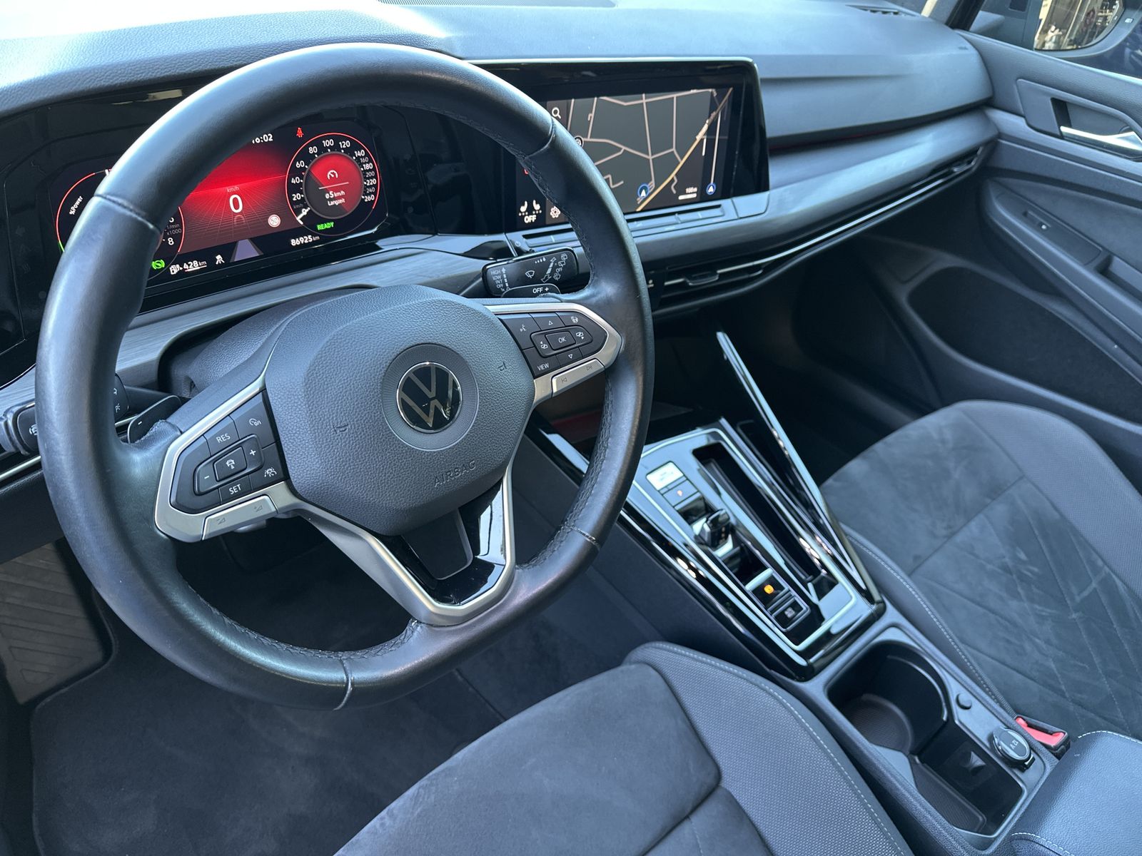 Fahrzeugabbildung Volkswagen Golf 1.4 TSI DSG Style eHybrid NAV+LED+AHK+KAMER