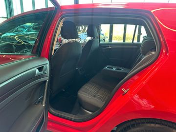 Volkswagen Golf VII Lim. Lounge BMT *PDC*