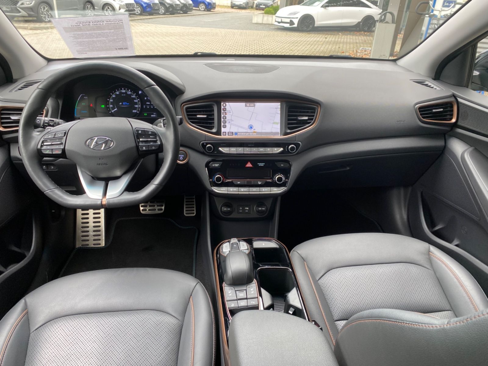 Fahrzeugabbildung Hyundai IONIQ Elektro Premium Leder SHZ Navi RFK BT