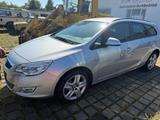 Opel Astra J Sports Tourer Design Edition - Opel Astra aus 2011: Sports Tourer