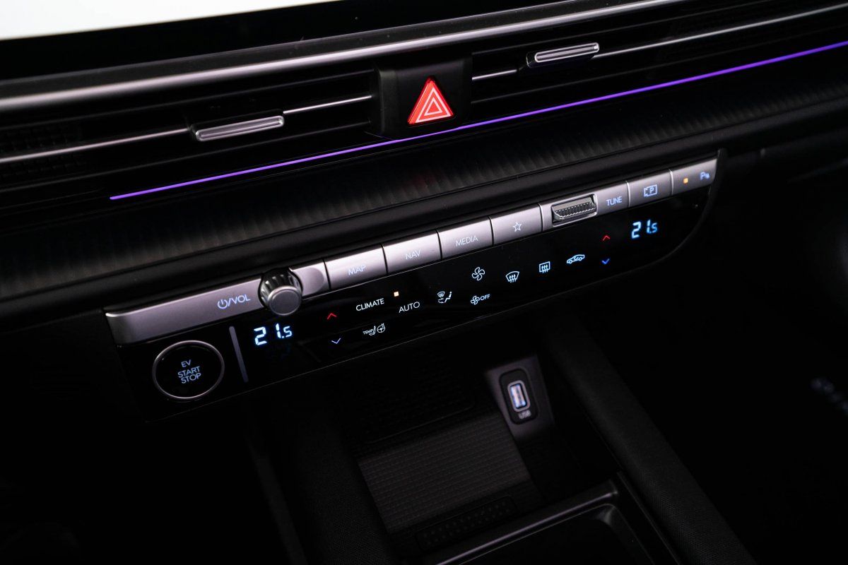 Fahrzeugabbildung Hyundai IONIQ 6 77,4kWh TECHNIQ BOSE Parkpaket Leder V2L
