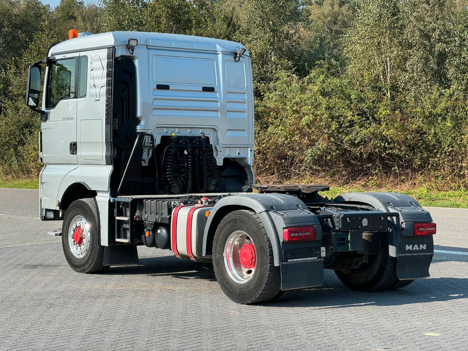 Fahrzeugabbildung MAN TGX 18.500 4x4H BLS mit 2 Kreis Hydraulik