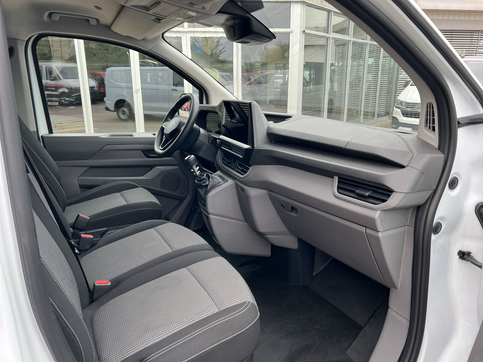 Fahrzeugabbildung Volkswagen T7 Transporter 2.0 TDI LR 3-Sitze LED KAMERA