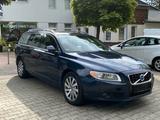Volvo V70 Kombi Summum AWD - Volvo V70 mit Benzin-Antrieb: Leder, Kombi, Automatik