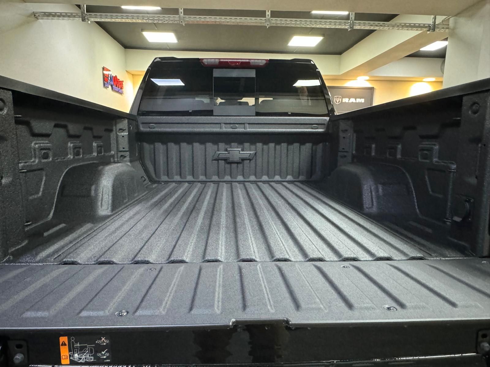 Fahrzeugabbildung Chevrolet 26 SILVERADO MIDNIGHT HIGH COUNTRY 6.2L V8-4x4