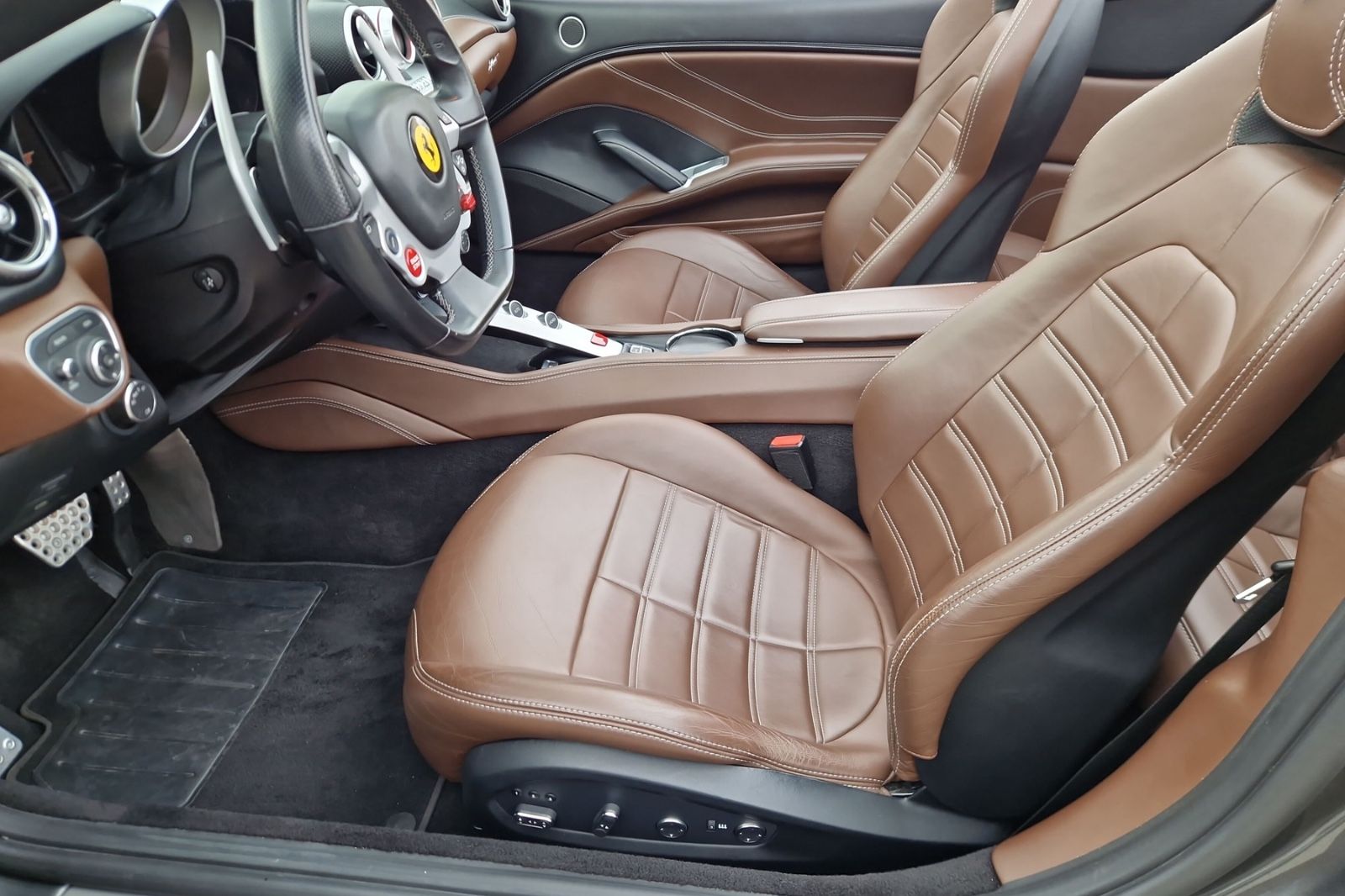 Fahrzeugabbildung Ferrari California T*CarPlay*JBL*Approved