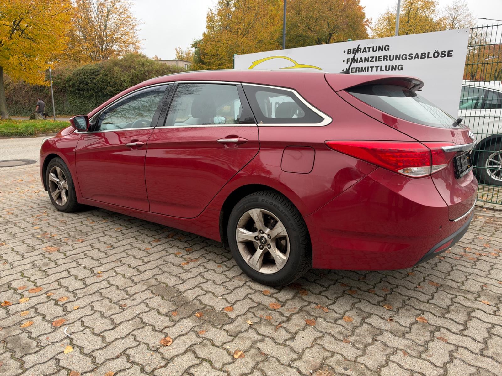 Hyundai i40 2013 — rear view