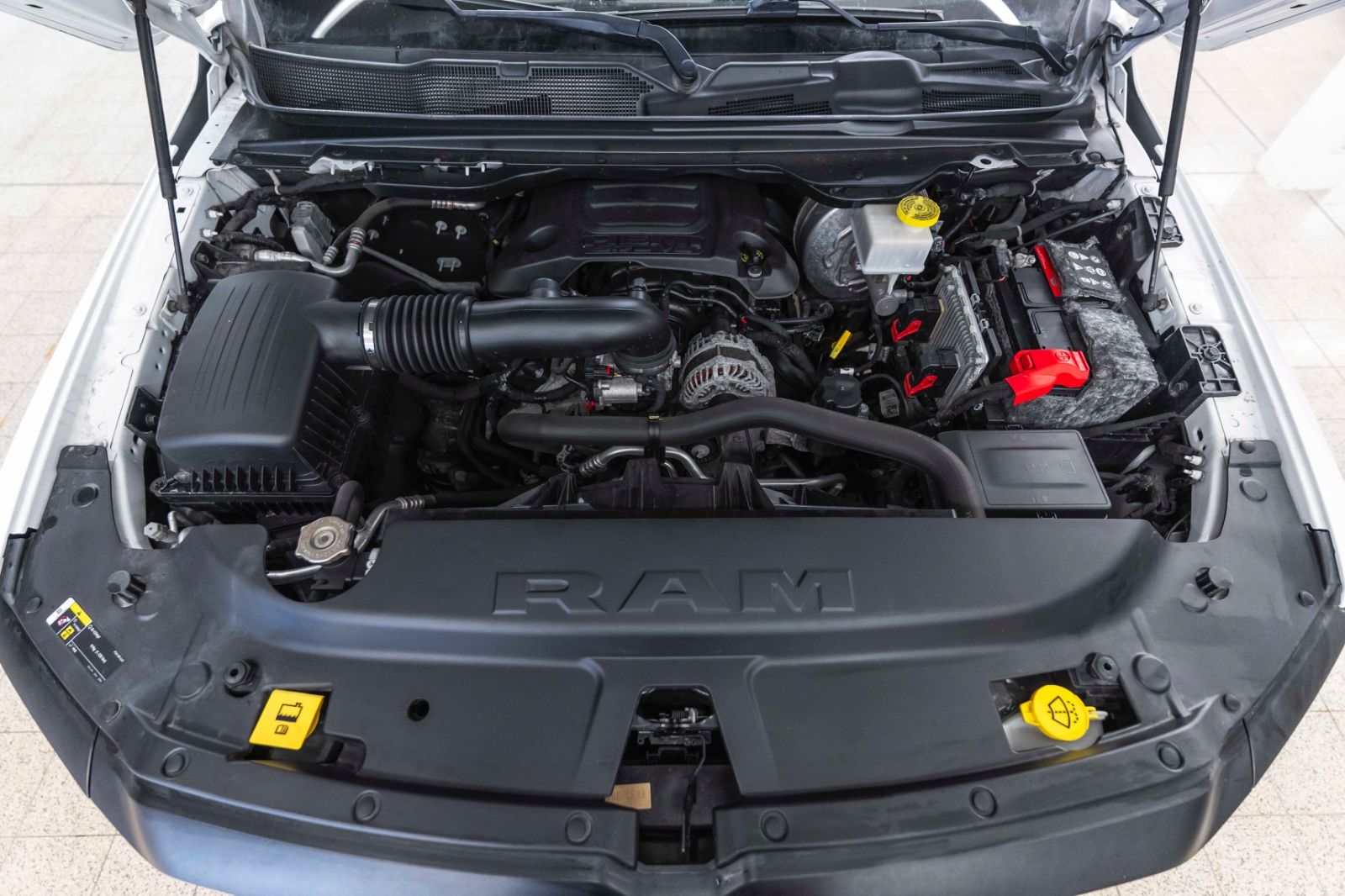 Fahrzeugabbildung Dodge RAM 1500 REBEL 5,7L CARPLAY KAM AHK M+S TEMPOMAT