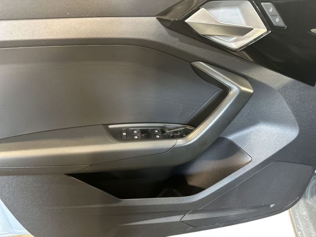 A1 Sportback 30 TFSI ADVANCED PDC+VCP+TEMPOMAT+S