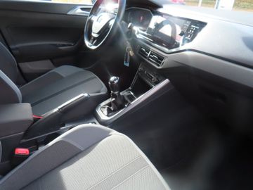 Fotografie 7 des VW Polo VI Highline 1.0 85kw R-Line Paket Pano