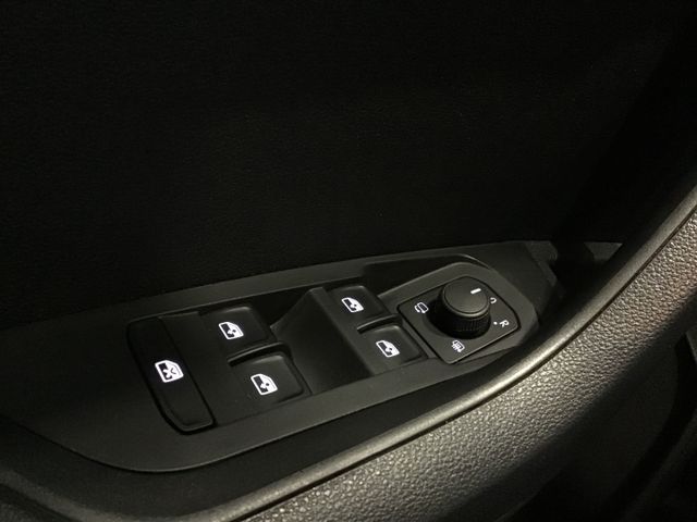 Fahrzeugabbildung Skoda Karoq Selection 1.5 TSI/DSG/ACC/SHZ/SmartLink