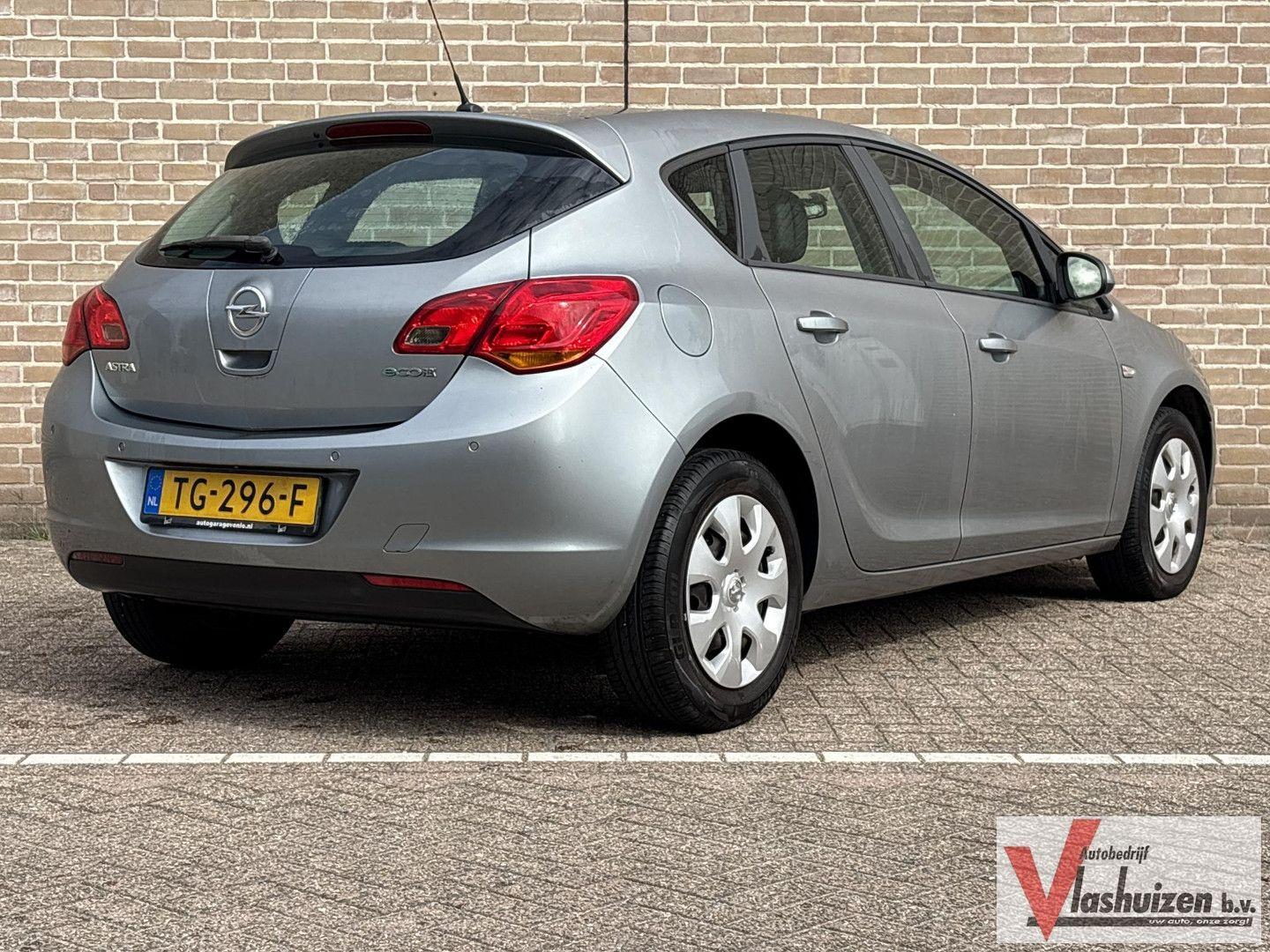 Opel Astra 1.4 Cosmo | klima | Cruise | PDC | sitzhei