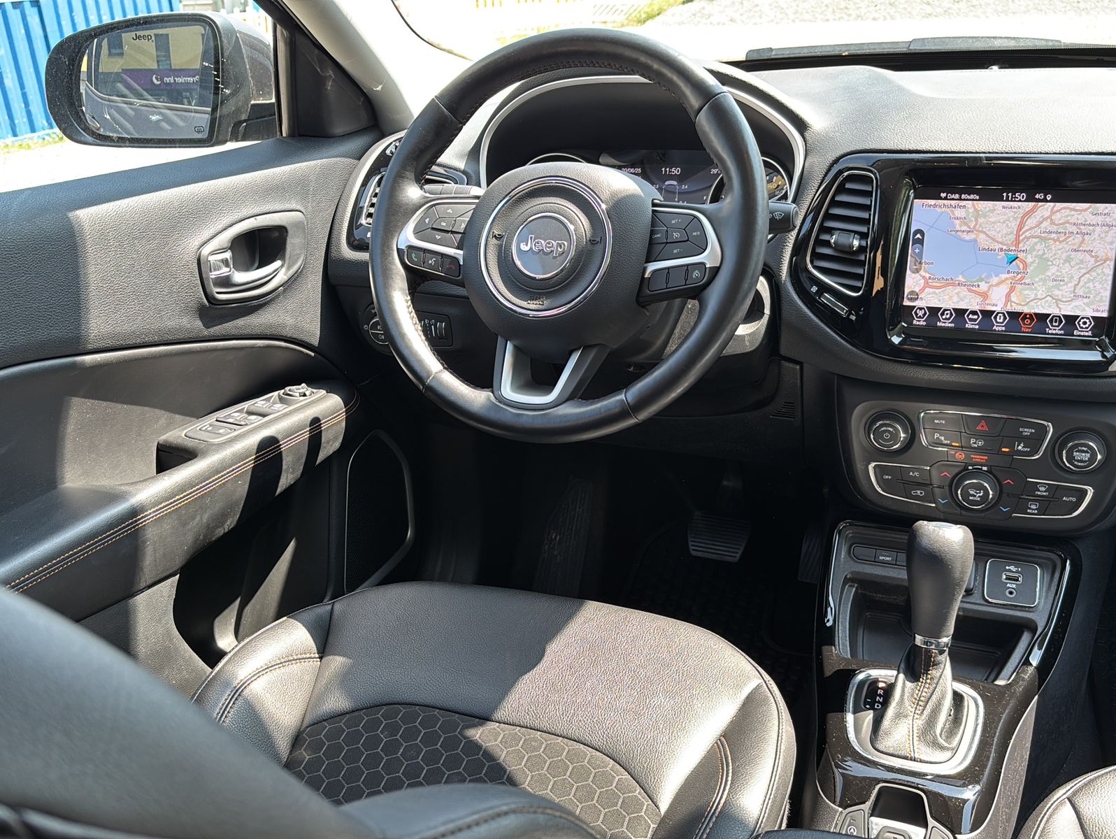 Fahrzeugabbildung Jeep Compass 1.3 T-GDI I4 LIMITED DCT 150 PS
