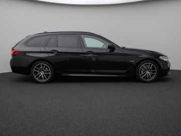 Fahrzeugabbildung BMW 530e M Sport Kamera Laser HUD DAB HiFi Komfort