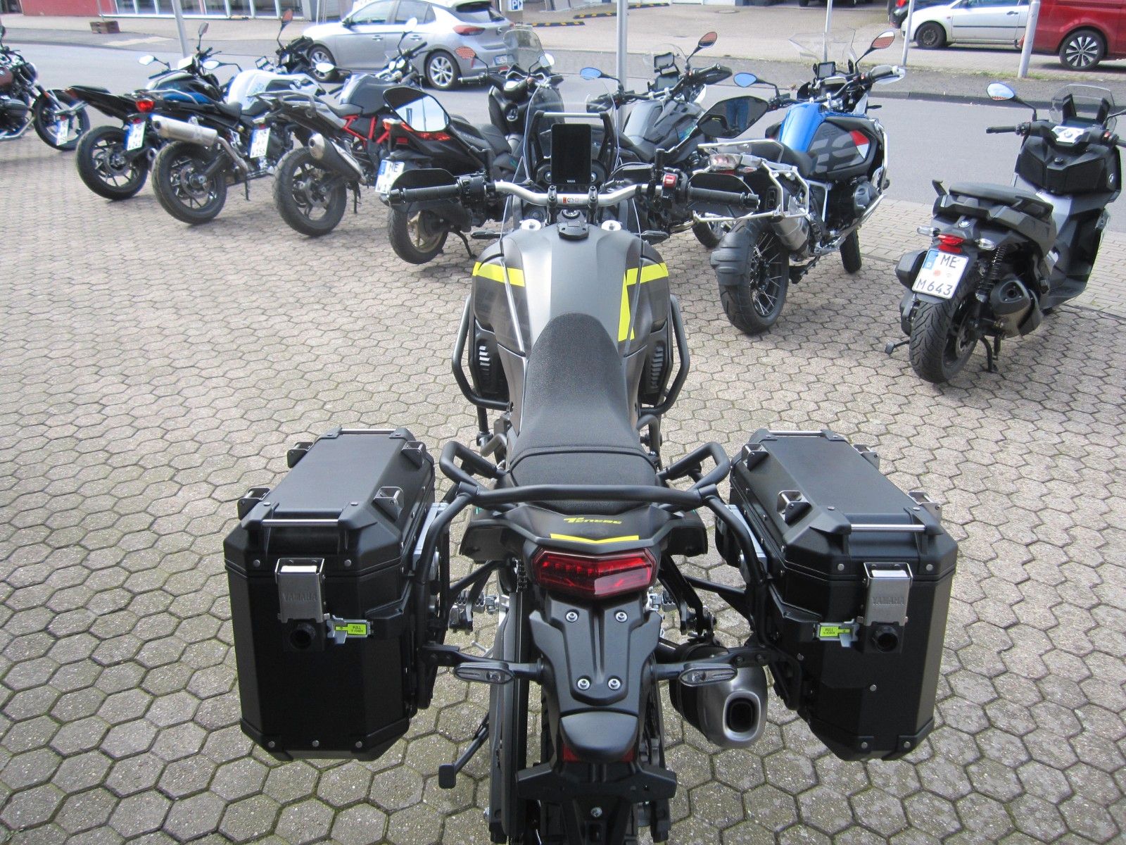 Fahrzeugabbildung Yamaha XTZ 700 Foliert und Zub. für 2700.-€