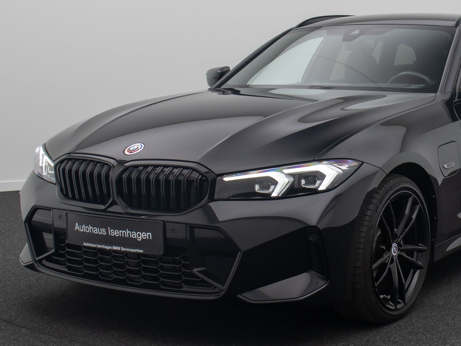 Fahrzeugabbildung BMW 330e M Sport DAB Kamera HUD H/K 19Zoll Parkassis