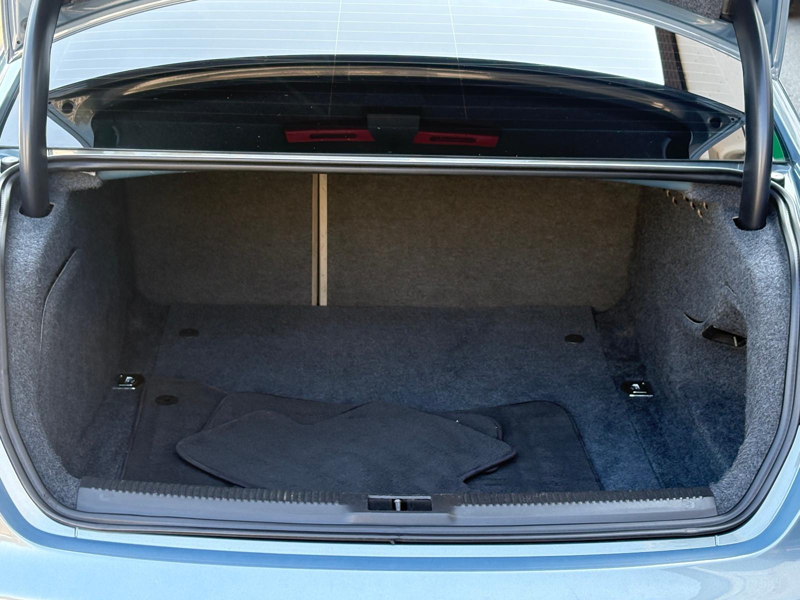 Audi A4 3.0 TDI quattro S line | 240 ch | BVM | Alcantara/cuir | ACC | Audi Magnetic Ride | Sièges chauffants | Phares xénon