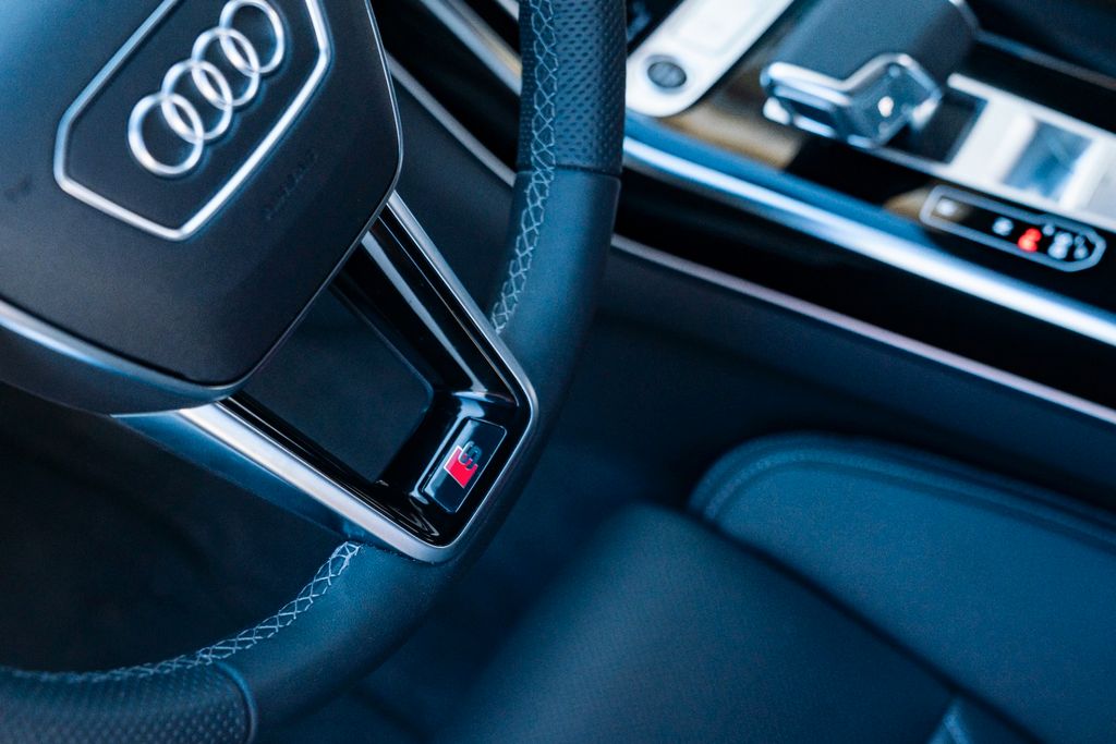 AUDI A8 50TDI LANG/ STANDHZG./ 21"/ S-LINE/ FOND TV AUDI A8 50TDI LANG/ STANDHZG./ 21"/ S-LINE/ FOND TV