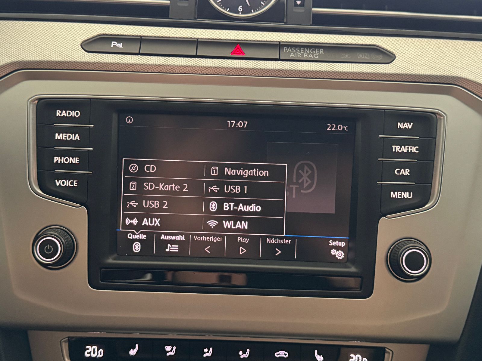 Fahrzeugabbildung Volkswagen Passat 2.0 TDI DSG COMFORTLINE NAVI LED AHK ACC