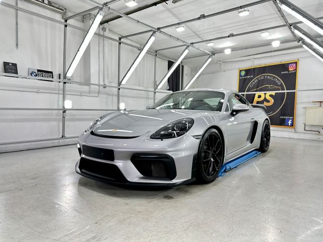 Porsche Cayman 718 GT4