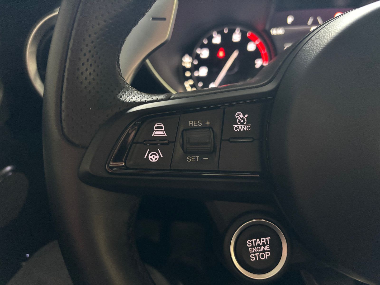 Fahrzeugabbildung Alfa Romeo Giulia Veloce Q4/ACC/MEMORY/KAMERA/NAVI/SOUND/