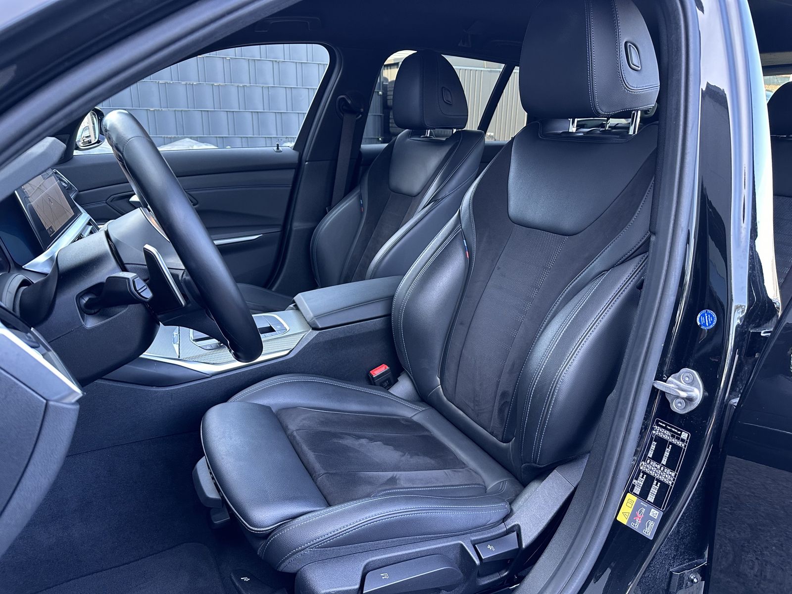 Fahrzeugabbildung BMW 330e Touring M-Sport NAV+LED+HUD+HIFI+19ZOLL+1HD