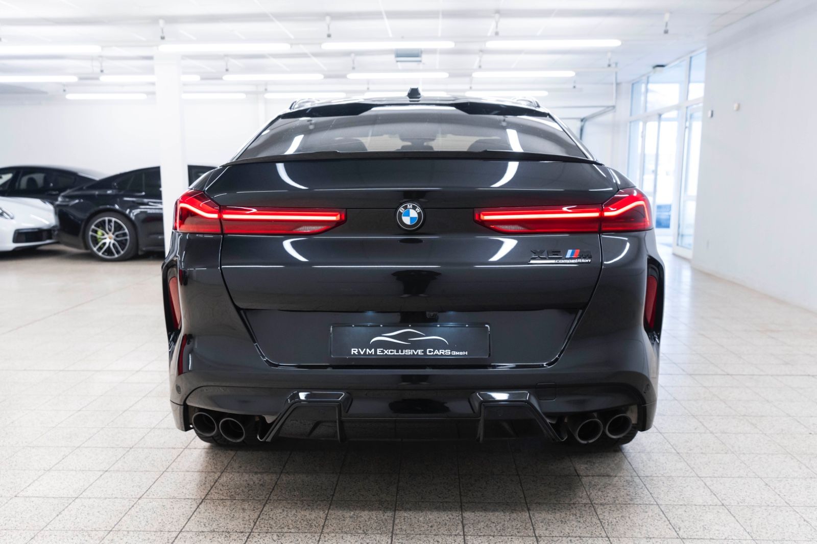 Fahrzeugabbildung BMW X6 M Competition B&W SKY LOUNGE 360° M+S