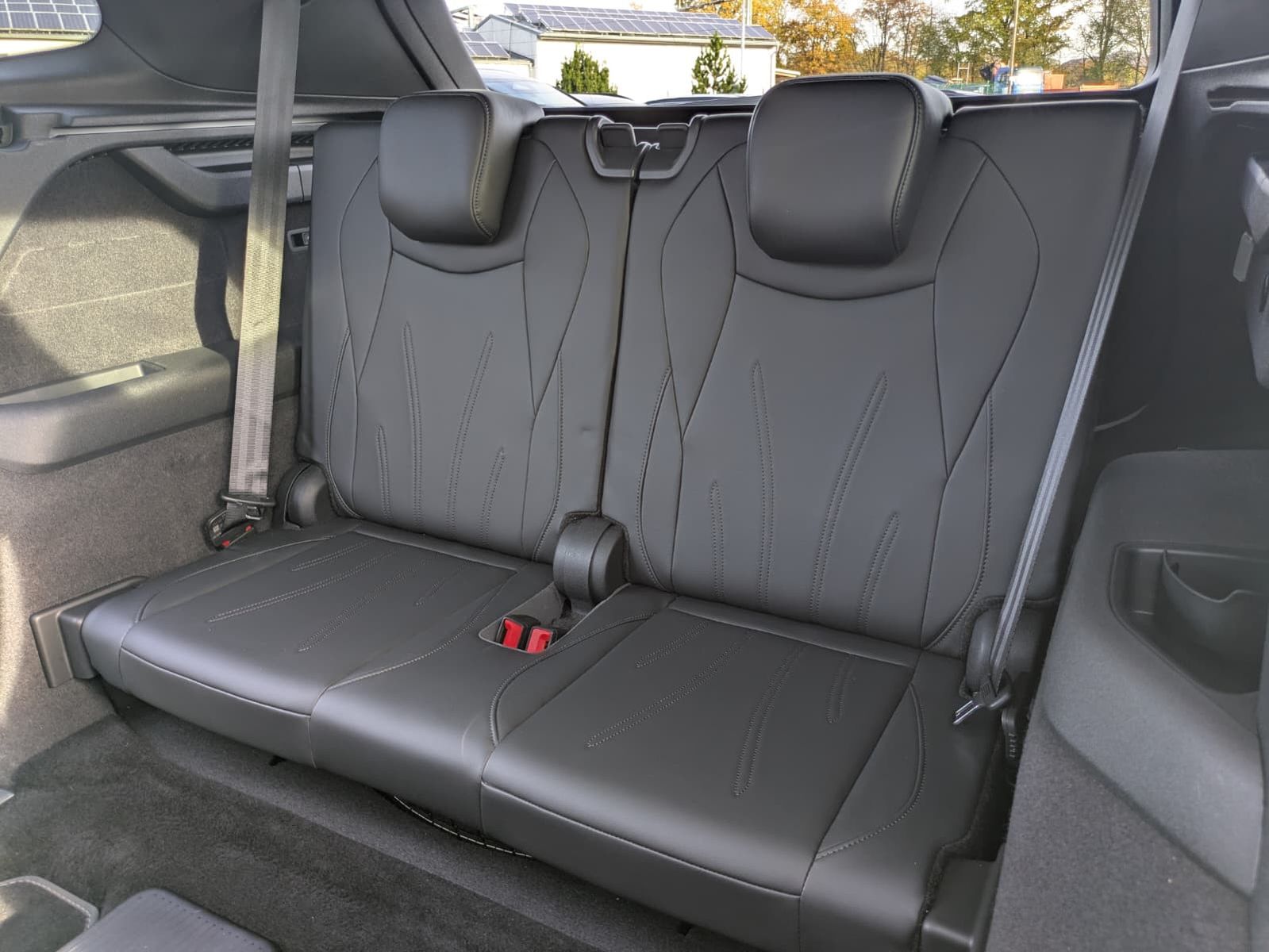 Fahrzeugabbildung Volkswagen Tayron 2.0 TDI 4M R-Line 7S*IQ-L.*LEDER*PANO*HUD