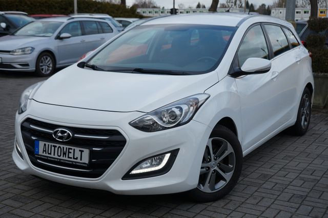 Hyundai i30 blue 1.6 CRDi 100kW Style DCT