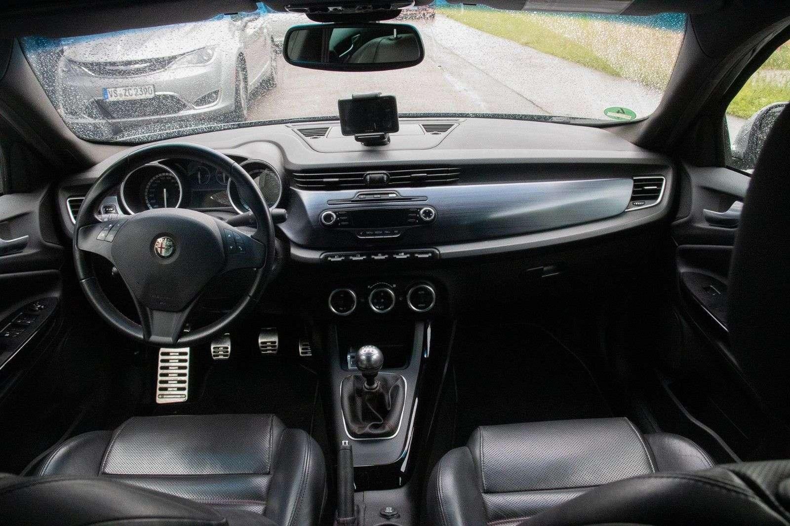 Fahrzeugabbildung Alfa Romeo Giulietta 1.4TB Turismo Navi*1Hd*Temp*Sitzhzg