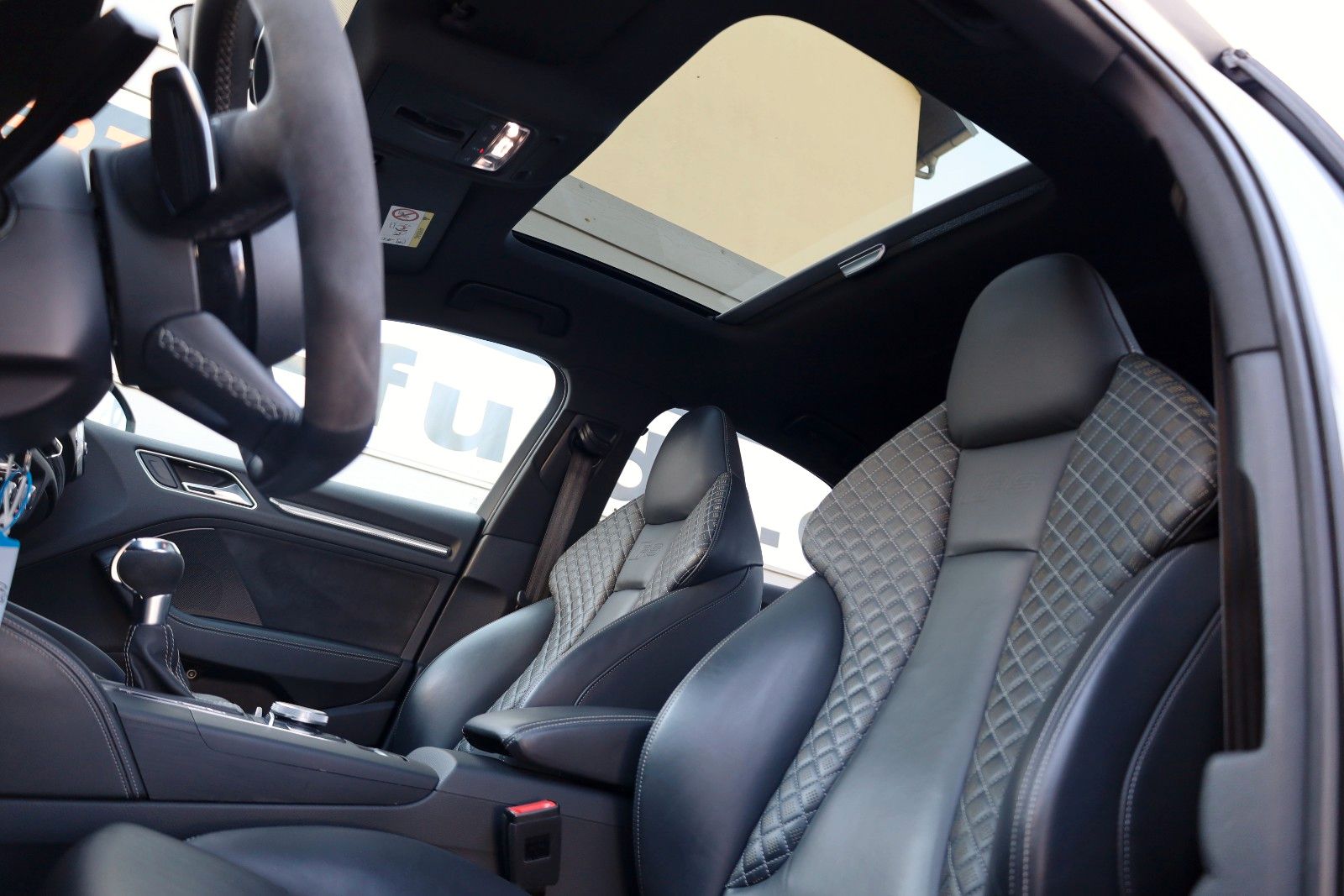 Fahrzeugabbildung Audi RS3 Lim. 2.5TFSI quattro RS-Sitze,PanDach,Bang&O