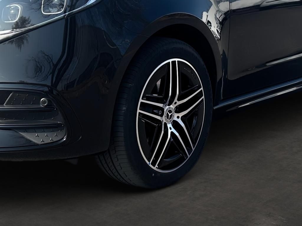Fahrzeugabbildung Mercedes-Benz V 300 d 4MATIC STYLE Lang AIRMATIC AMG PANO STHZ